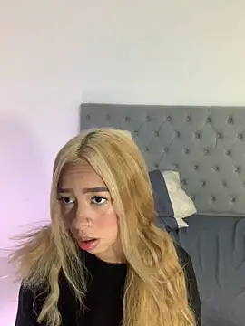 lily Bliss online show from September 12, 2025, 10:53 pm