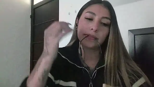 Snapshot of AriaBliss- chatting on June 17, 2026, 7:35 pm AriaBliss- online show from June 17, 2026, 7:35 pm
