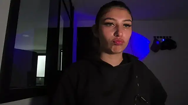 AriaBliss- online show from November 13, 2025, 7:18 pm