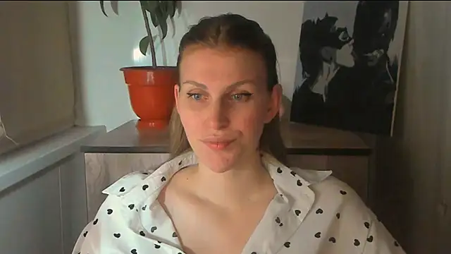 JuliaMuuun online show from March 31, 2026, 8:55 pm