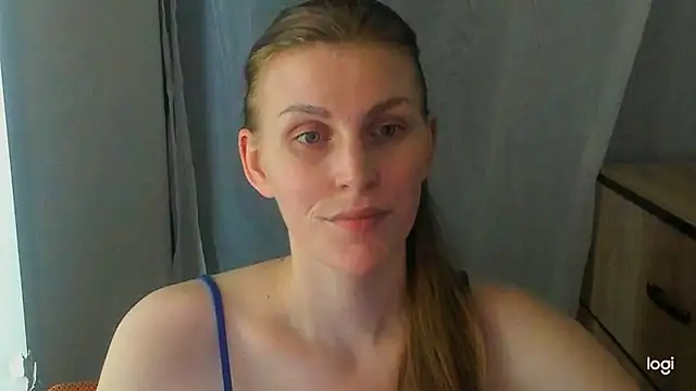 JuliaMuuun online show from June 14, 2026, 8:21 pm