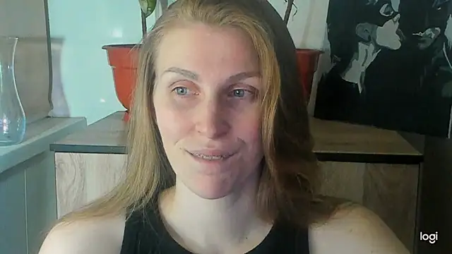 JuliaMuuun online show from May 28, 2026, 8:15 pm