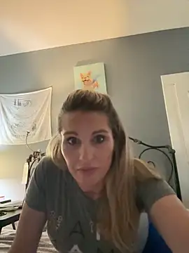 Snapshot of BaddieBossXX2 chatting on November 16, 2025, 1:05 pm BaddieBossXX2 online show from November 16, 2025, 1:05 pm