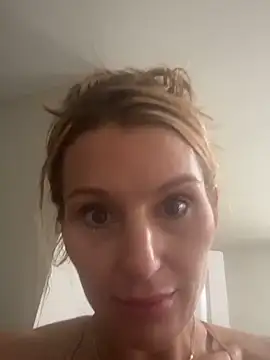 BaddieBossXX2 online show from June 20, 2026, 1:27 pm