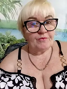 VioletSweet5566 online show from April 10, 2026, 8:43 am