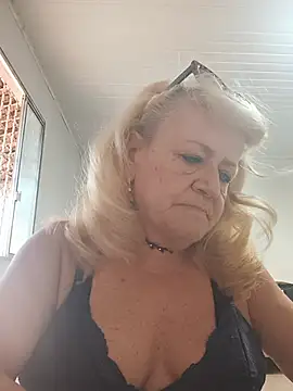 Snapshot of Belladama61 chatting on July 1, 2026, 10:15 am Belladama61 online show from July 1, 2026, 10:15 am