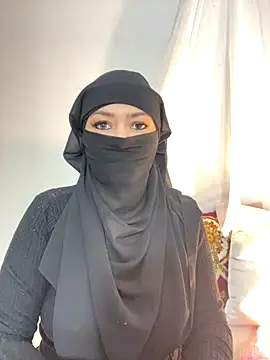 Amyraa  online show from October 18, 2025, 2:41 pm