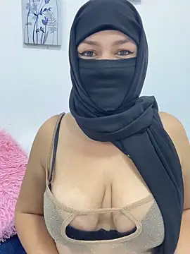 Snapshot of Amyraa_ chatting on December 14, 2025, 11:43 pm Amyraa online show from December 14, 2025, 11:43 pm