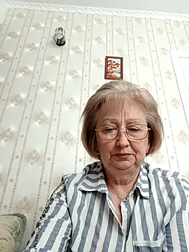 AlikaSwan5821 online show from May 2, 2026, 11:26 am
