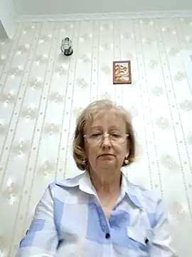 AlikaSwan5821 online show from November 5, 2025, 1:58 pm