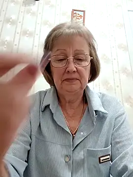 AlikaSwan5821 online show from February 18, 2026, 8:27 pm