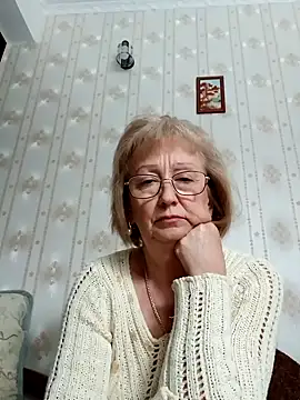 AlikaSwan5821 online show from October 9, 2025, 1:33 pm