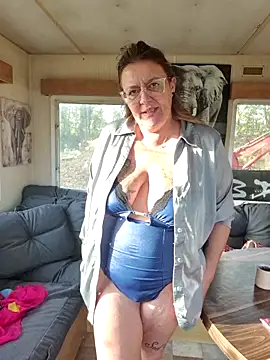 Misspapillon1840 online show from November 5, 2025, 8:17 am