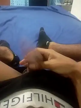 wessalazar19 online show from October 27, 2025, 6:58 am