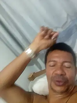 moreno25centimetro online show from April 6, 2026, 1:01 pm