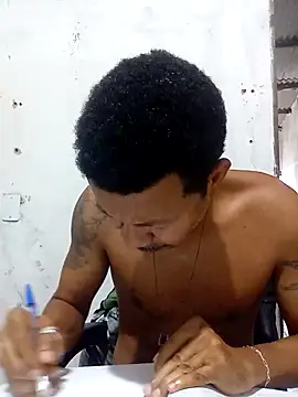 Snapshot of moreno25centimetro chatting on April 22, 2026, 12:12 pm moreno25centimetro online show from April 22, 2026, 12:12 pm