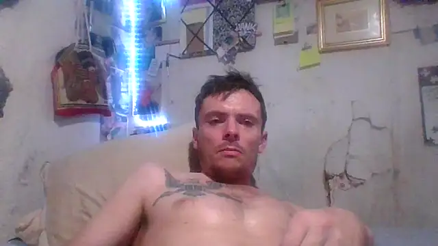 Snapshot of RichardW chatting on November 12, 2025, 9:24 am RichardW online show from November 12, 2025, 9:24 am