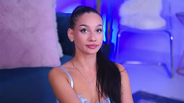 Snapshot of NinaSolenne chatting on January 6, 2026, 8:35 pm NinaSolenne online show from January 6, 2026, 8:35 pm