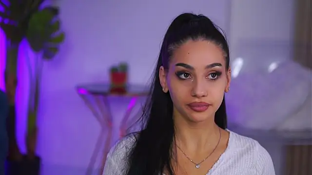 Snapshot of NinaSolenne chatting on December 3, 2025, 7:57 pm NinaSolenne online show from December 3, 2025, 7:57 pm