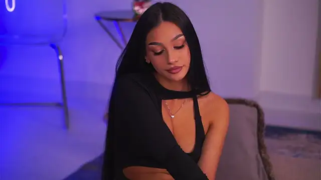 Snapshot of NinaSolenne chatting on December 17, 2025, 8:14 pm NinaSolenne online show from December 17, 2025, 8:14 pm