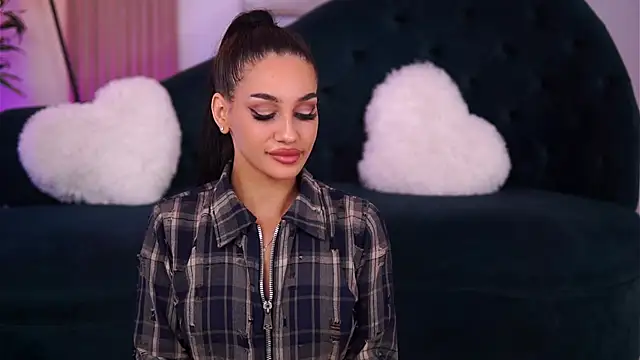 Snapshot of NinaSolenne chatting on November 22, 2025, 7:24 pm NinaSolenne online show from November 22, 2025, 7:24 pm