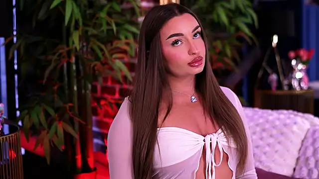 Snapshot of MillaSerene chatting on February 1, 2026, 6:44 am MillaSerene online show from February 1, 2026, 6:44 am