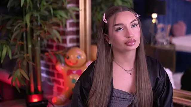 MillaSerene online show from December 21, 2025, 7:32 am