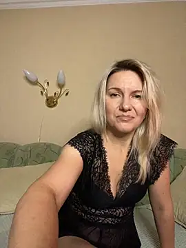 AliceSwan4011 online show from October 17, 2025, 3:54 am