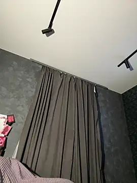 FavoriteKira online show from November 21, 2025, 4:39 pm