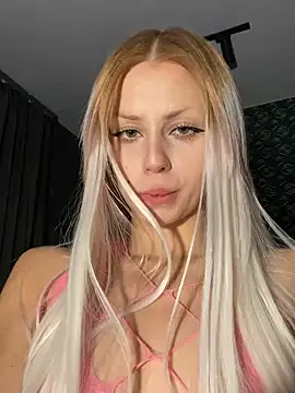 FavoriteKira online show from October 12, 2025, 4:19 pm