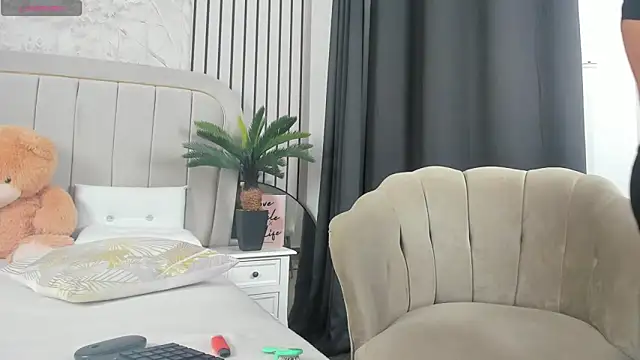 DaryaReed online show from October 22, 2025, 4:23 am