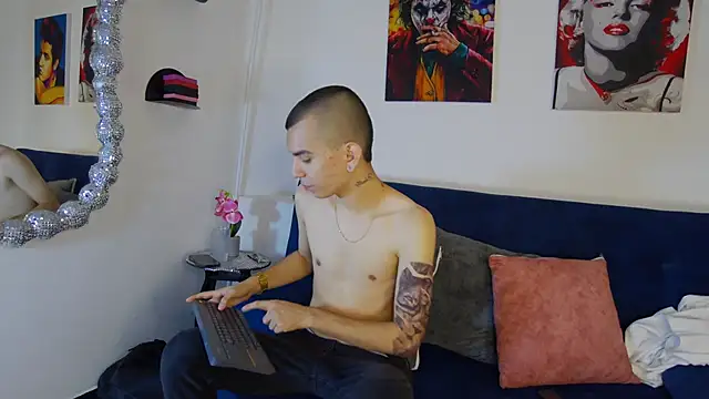 RowanCley online show from October 13, 2025, 1:12 pm