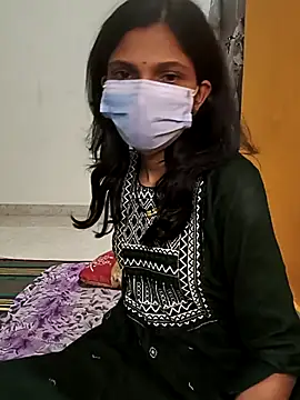 Shivani2002 online show from November 30, 2025, 5:03 pm