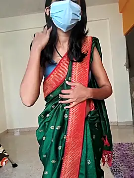 Shivani2002 online show from November 20, 2025, 8:37 am