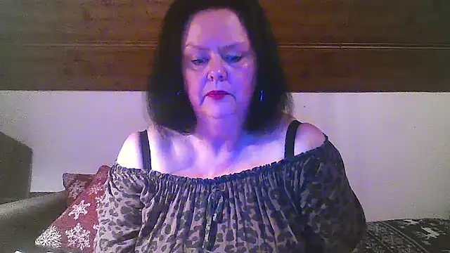 TiffanyMature online show from December 22, 2025, 9:04 pm