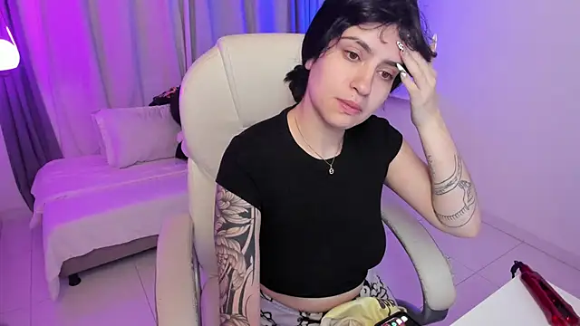 kurito  online show from November 17, 2025, 3:10 am