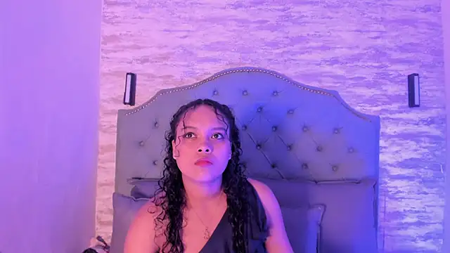 ValeriaJulio  online show from September 23, 2025, 11:39 am