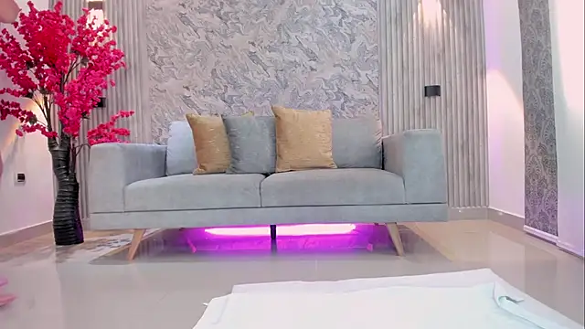 Snapshot of karlie_small chatting on March 2, 2026, 8:05 pm karlie small online show from March 2, 2026, 8:05 pm