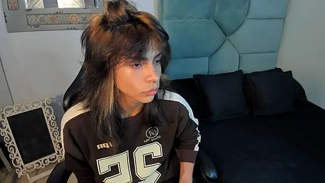 Dereck Manson online show from November 11, 2025, 11:49 am