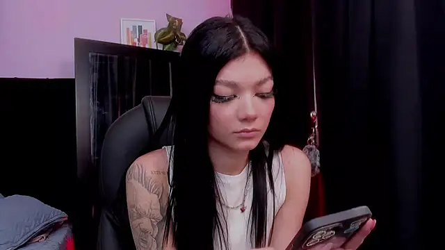 Snapshot of emmabridgerton chatting on February 4, 2026, 7:47 am emmabridgerton online show from February 4, 2026, 7:47 am