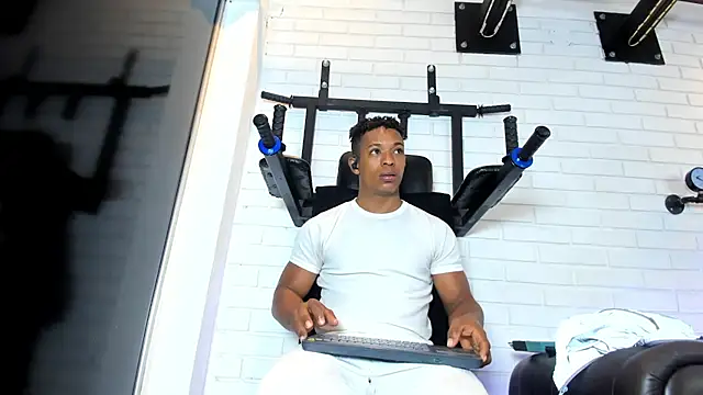 ItaloMoore online show from February 20, 2026, 11:23 am