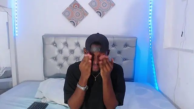 eebony stallion online show from November 26, 2025, 7:36 pm