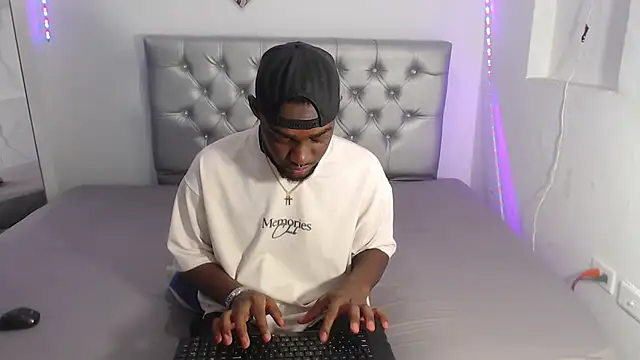 eebony stallion online show from November 11, 2025, 6:14 pm