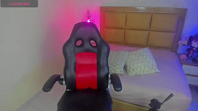 MELISSAROUGE online show from February 18, 2026, 7:32 pm