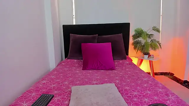 Snapshot of LunaVelvet777 chatting on November 25, 2025, 3:34 pm LunaVelvet777 online show from November 25, 2025, 3:34 pm