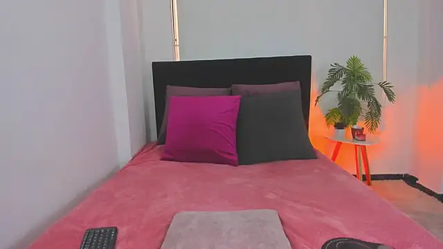 Snapshot of LunaVelvet777 chatting on October 31, 2025, 2:35 pm LunaVelvet777 online show from October 31, 2025, 2:35 pm