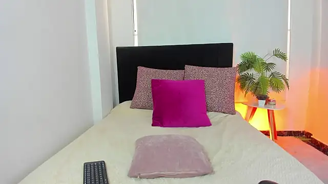 Snapshot of LunaVelvet777 chatting on November 24, 2025, 3:23 pm LunaVelvet777 online show from November 24, 2025, 3:23 pm