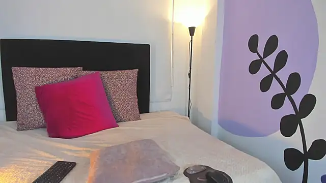 LunaVelvet777 online show from January 16, 2026, 4:44 pm