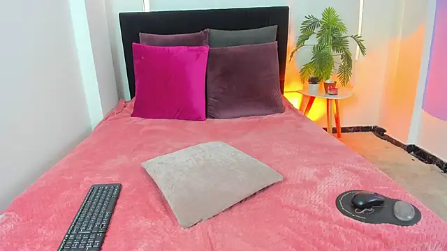 Snapshot of LunaVelvet777 chatting on October 28, 2025, 3:33 pm LunaVelvet777 online show from October 28, 2025, 3:33 pm