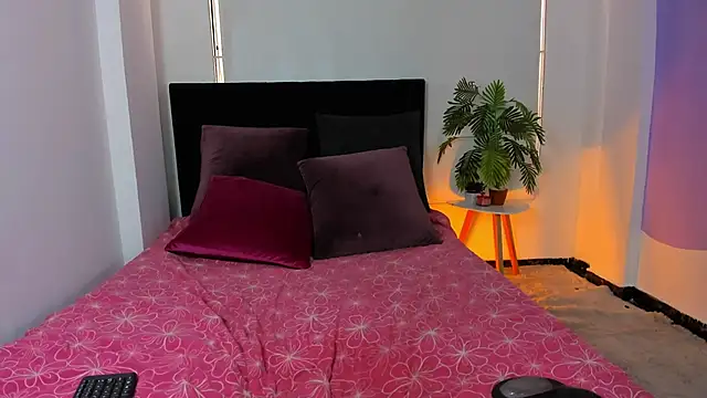 Snapshot of LunaVelvet777 chatting on October 7, 2025, 3:35 pm LunaVelvet777 online show from October 7, 2025, 3:35 pm